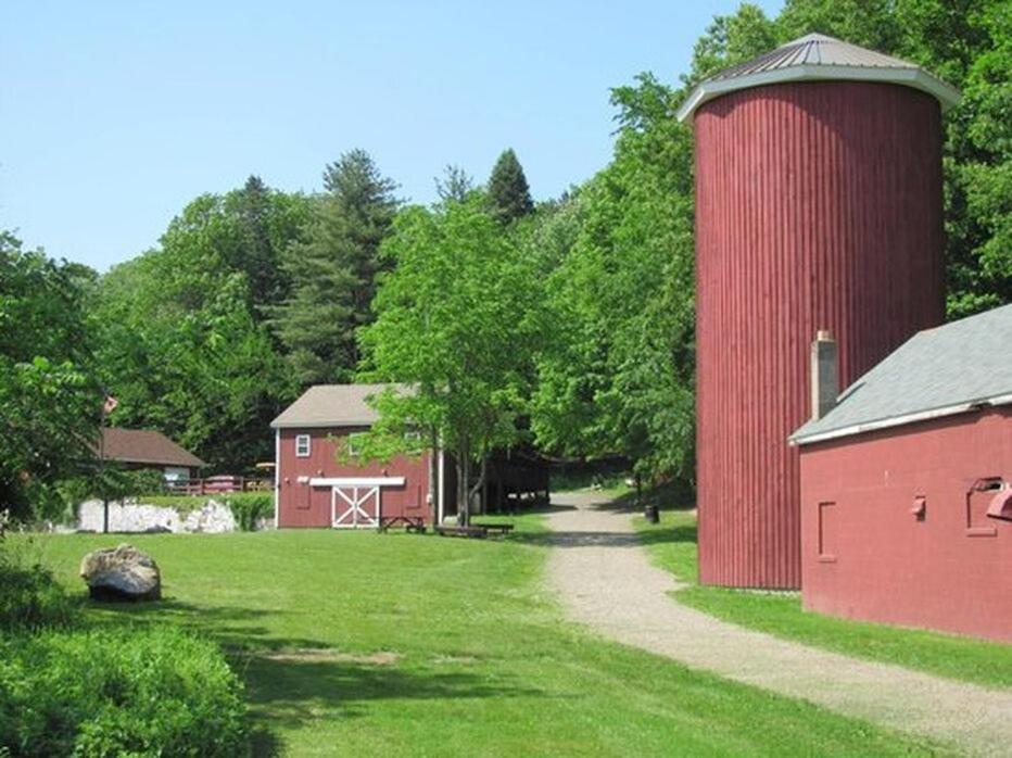 Welcome To Hat City Danbury, A Suburban Retreat Luaran gambar