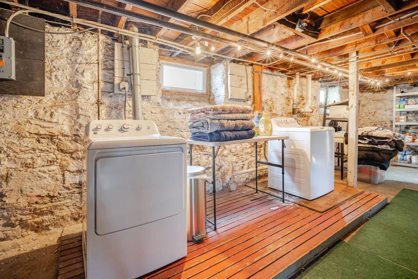 Welcome To Hat City Danbury, A Suburban Retreat Luaran gambar
