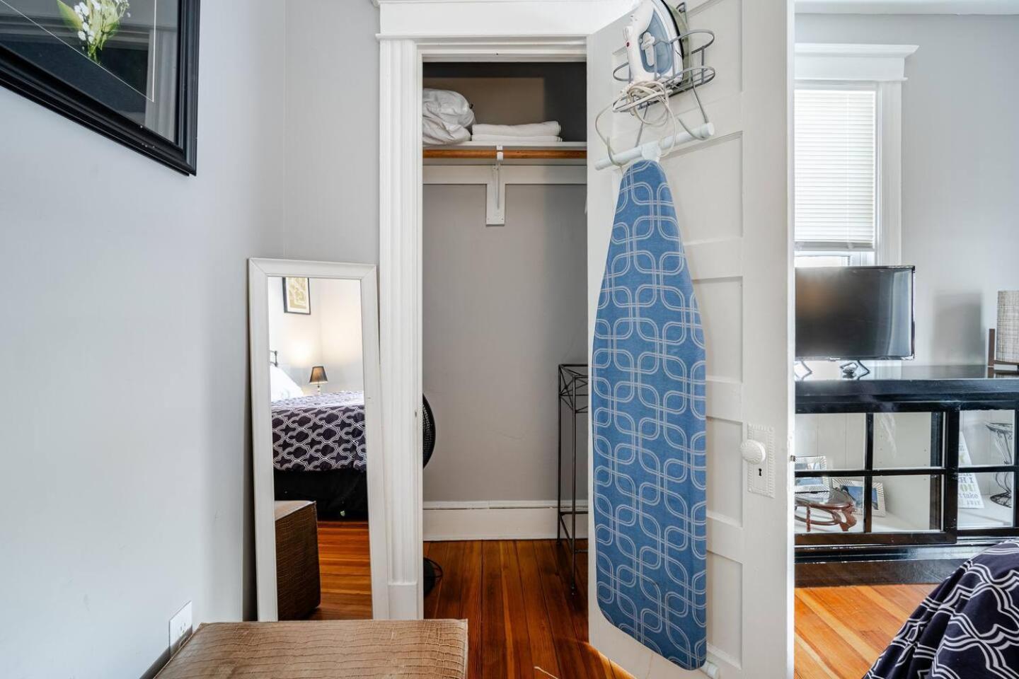 Welcome To Hat City Danbury, A Suburban Retreat Luaran gambar
